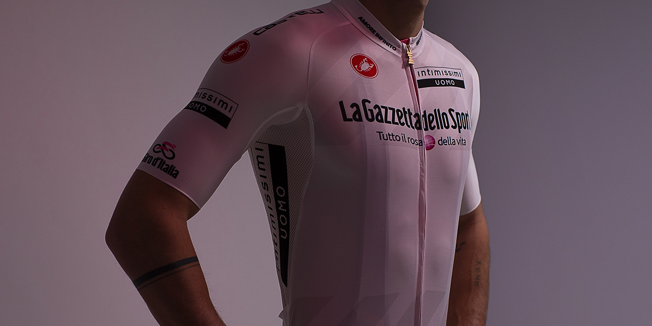 Giro d'Italia 2021 Intimissimi Uomo veste la Maglia Bianca