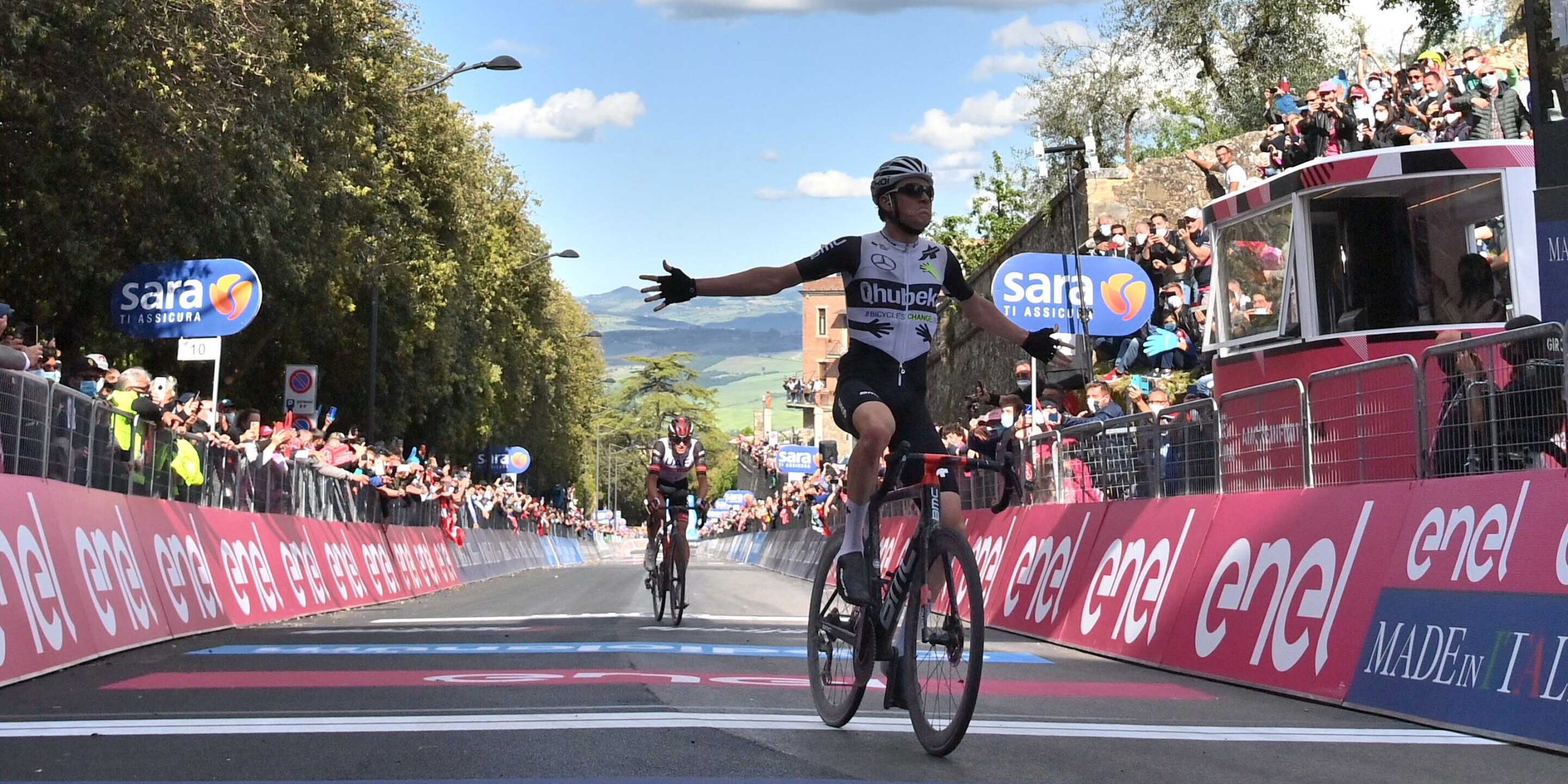 Mauro Schmid wins Stage 11 of the Giro d’Italia, Egan Bernal increases his lead in the GC